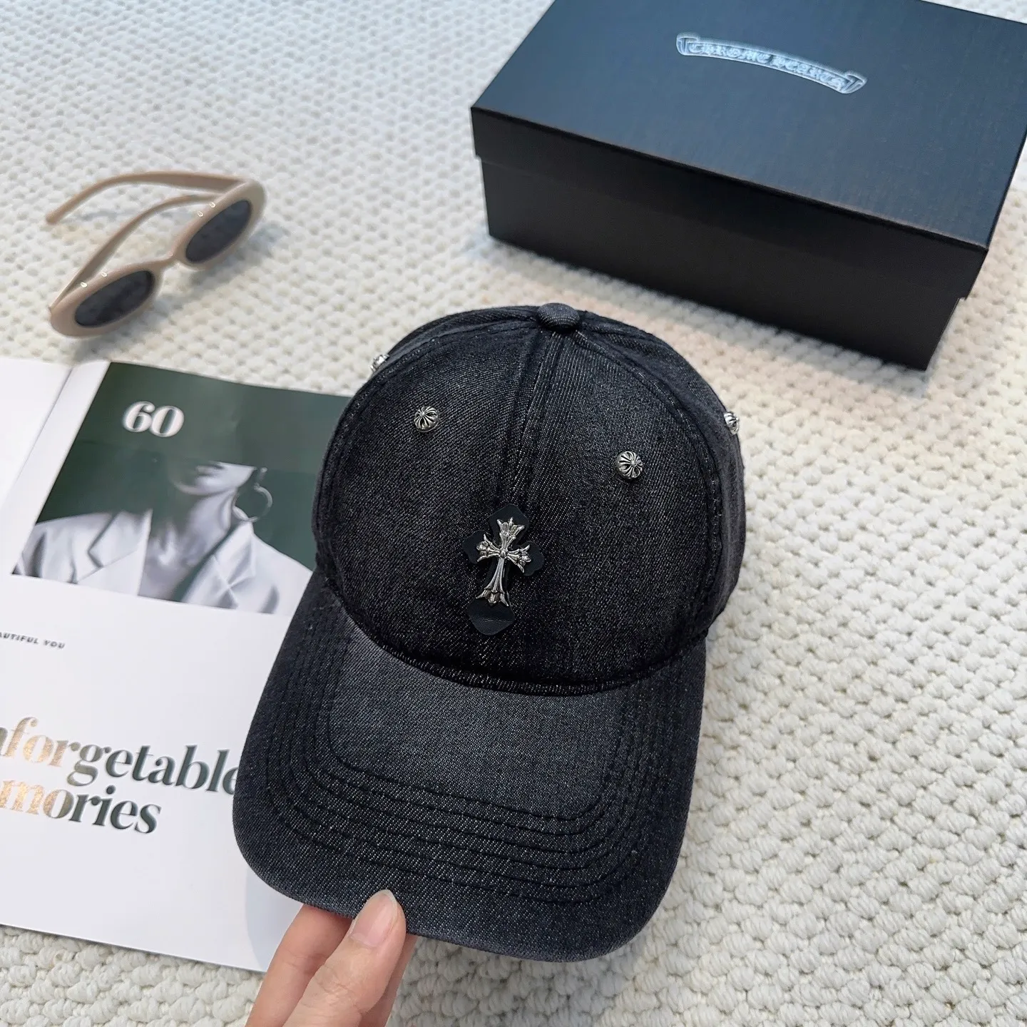 P60 Crow Heart 🆕🆕25 new washed denim baseball cap, personalized fashion classic cross logo, casual with a cool feeling, unisex style, same style for men and women! Very easy to match! Head circumference: 56-58cm is available